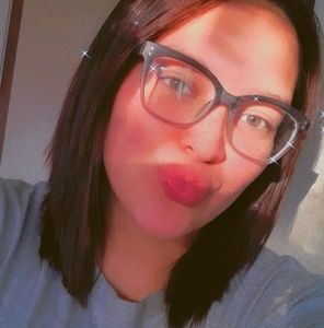 Meet your Posher, Deanna